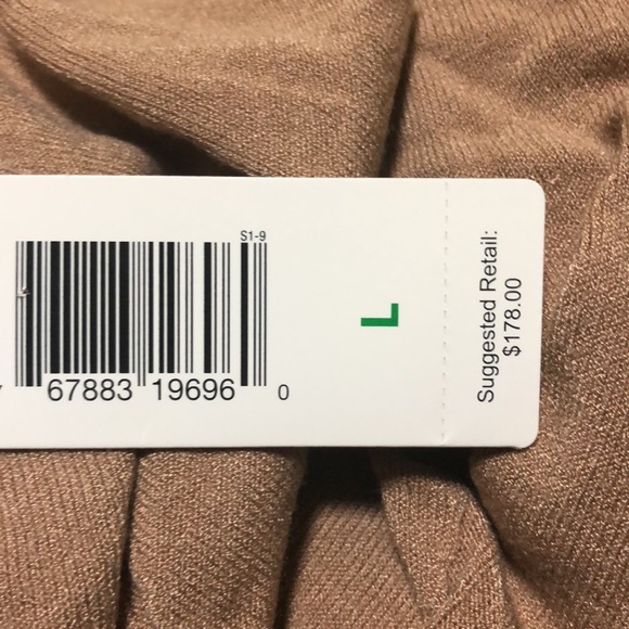 Brand New Ellen Tracey  Woman’s Beige Sweater w/ Turtleneck!! Pristine Condition - Picture 12 of 12